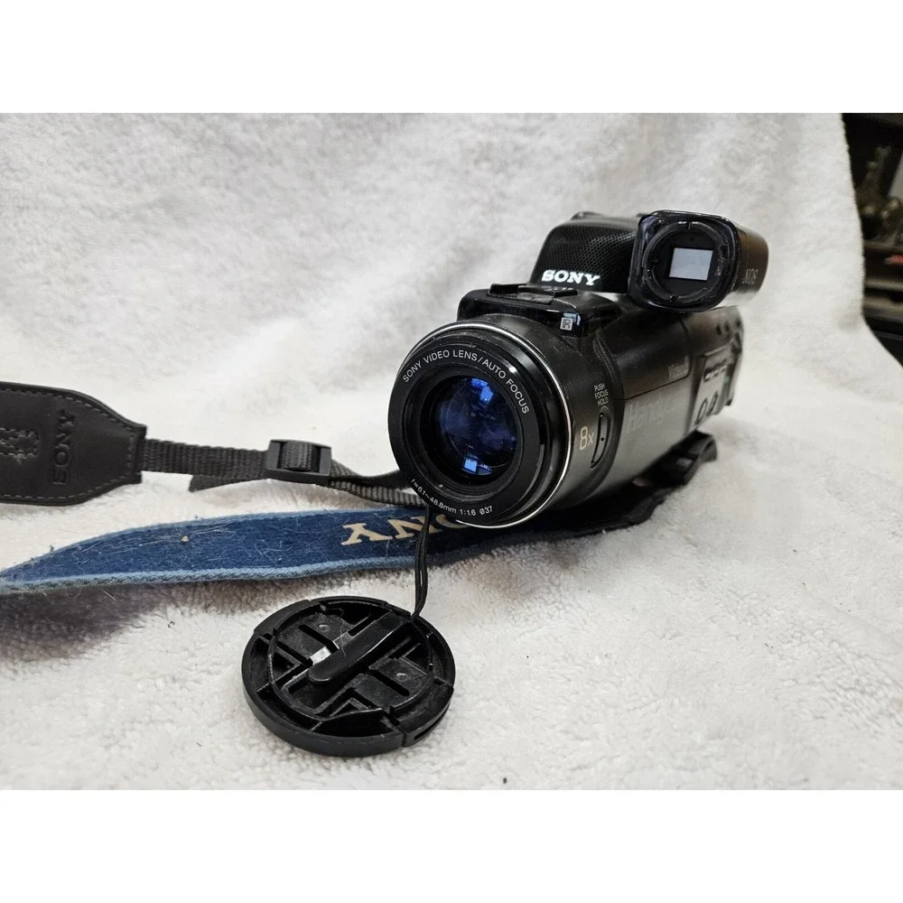 Sony Handycam CCD-FX310 Black Handheld Video-8‎ AutoFocus 8mm Camcorder Untested
